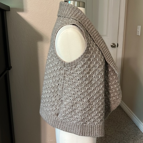 Ann Taylor LOFT Sweater Vest/Cardigan - Size XS - Picture 2 of 7